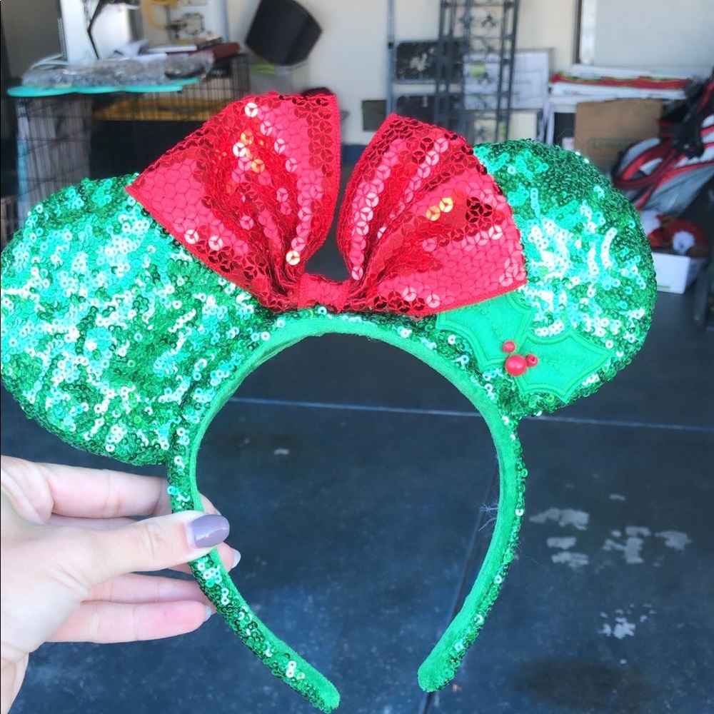 Minnie Mouse Christmas Ears. OS. Great Condition.